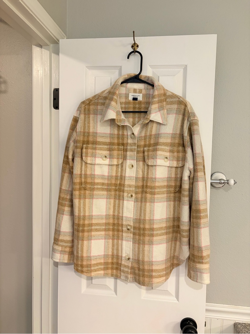 American Eagle Plaid Fleece Shacket Small Cream Tan Pink Flannel